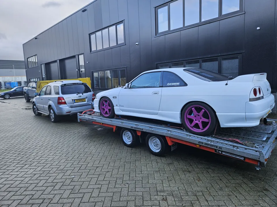 White Skyline with purple wheels on a trailer